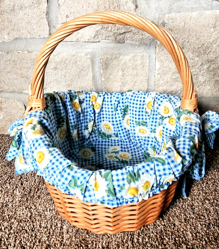 Pretty Wicker Basket with Blue Gingham Liner & Daisy Pattern 11" Round