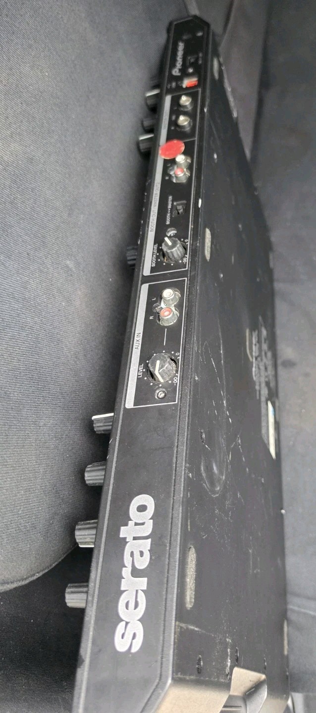 Pioneer DDJ-SR Digital DJ Controller