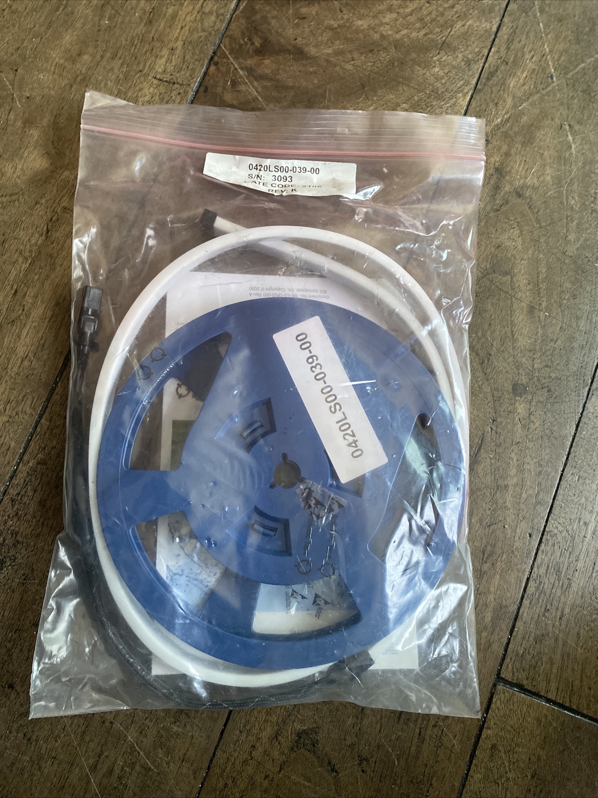 B/E Aerospace Rgb+w Flex Accent Light P/N: 0420LS00-039-00