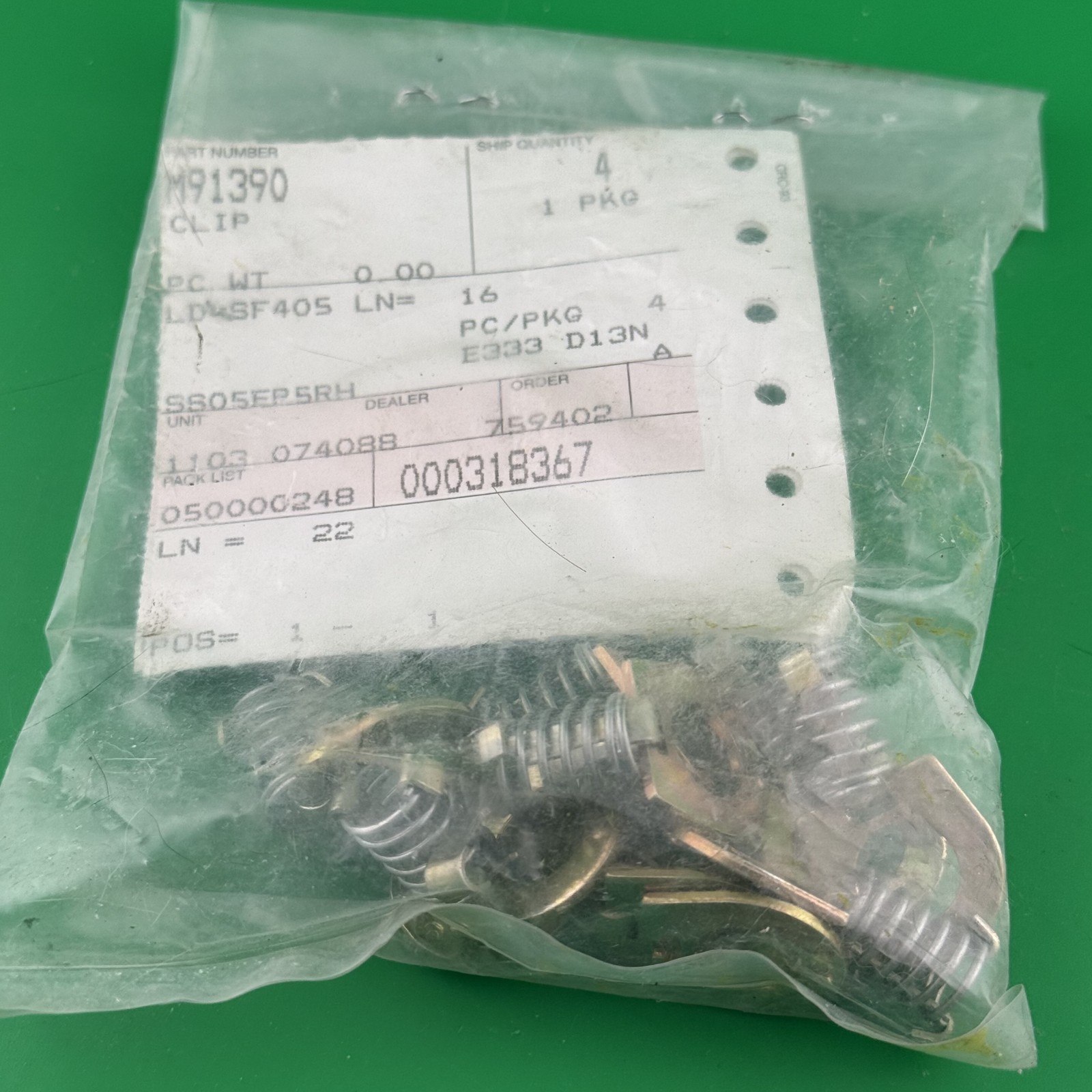 GENUINE OEM John Deere Retaining Clip Lot of 8 M91390