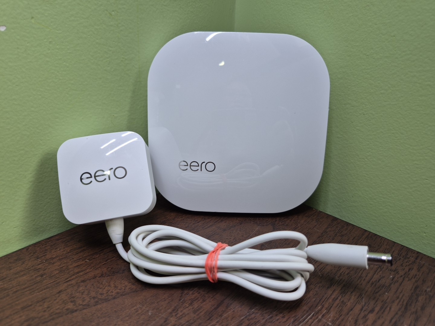 Eero Pro Model A010001 Router -White 1st Gen UNTESTED Read Description