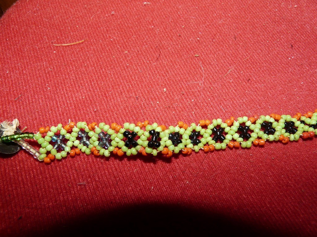 MATSES PERU AMAZON INDIAN SMALL BEAD BRACELET