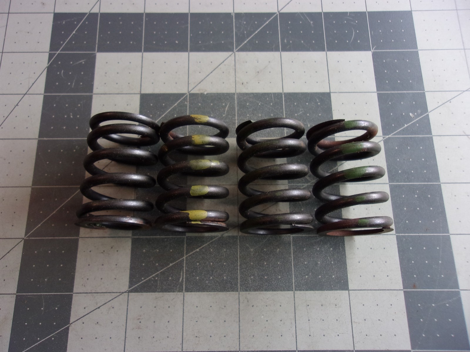 Clevite 212-1354 (4) Valve Springs 24-1543