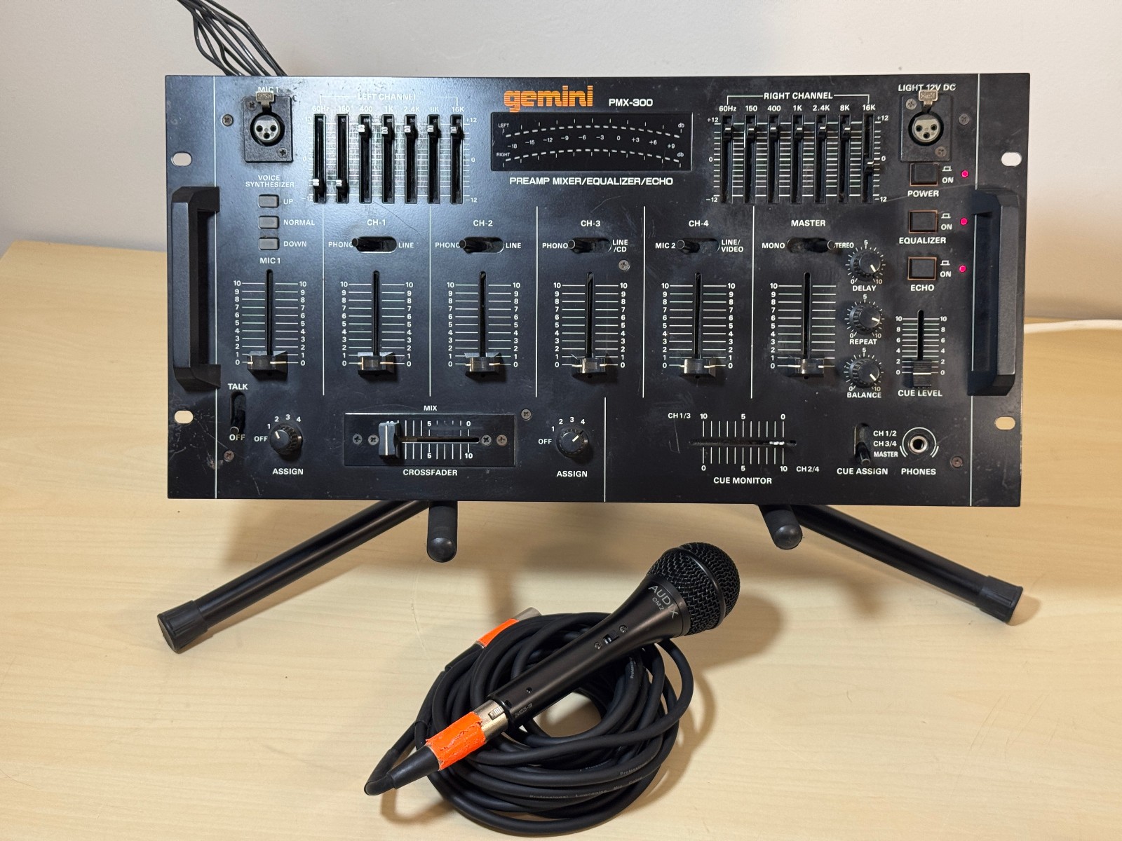 GEMINI PMX-300 - DJ Mixer - Phono Preamp - Equalizer - Echo - 4 Channel Analog