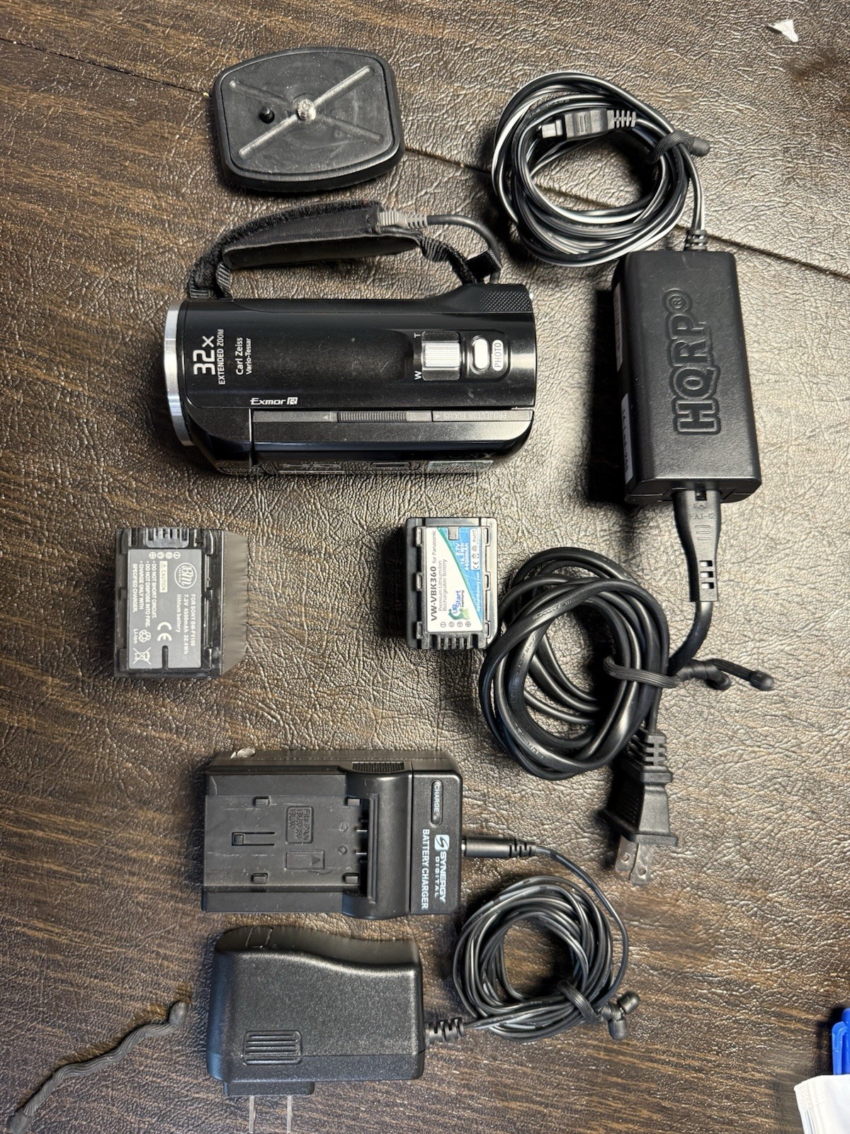 Sony HDR-PJ230 HD Camcorder Built-in Projector Black 2 Batteries Travel Charger