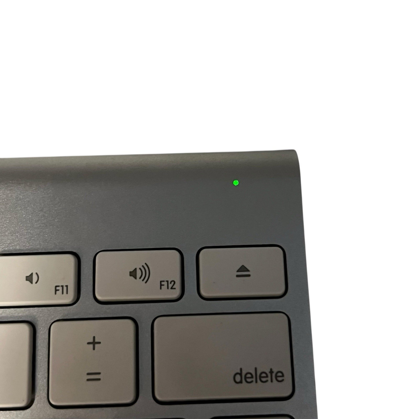 Apple A1314 Wireless Bluetooth Keyboard Silver Tested Working OEM