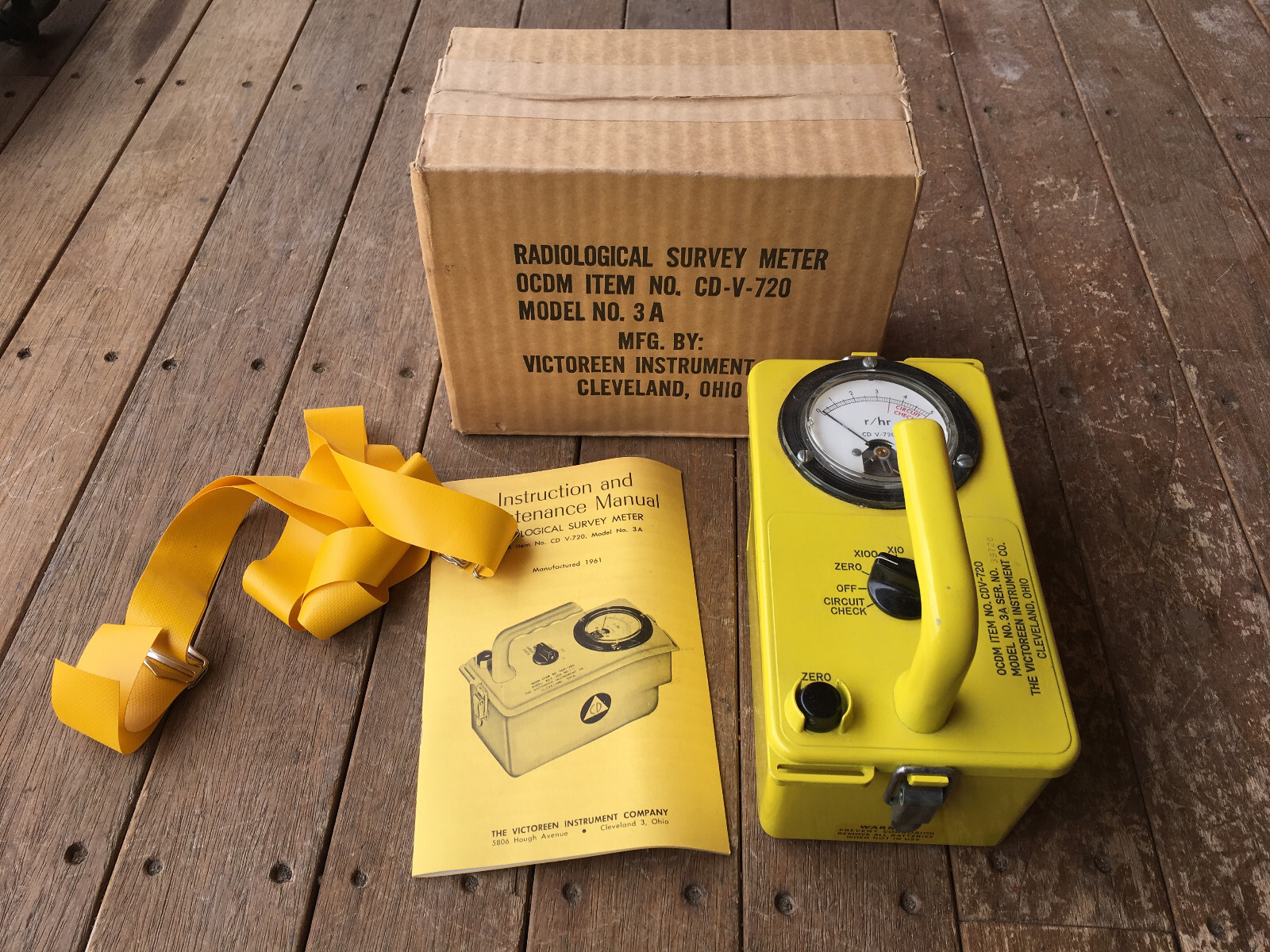 VINTAGE NOS RADIOLOGICAL SURVEY METER 3A VICTOREEN CO