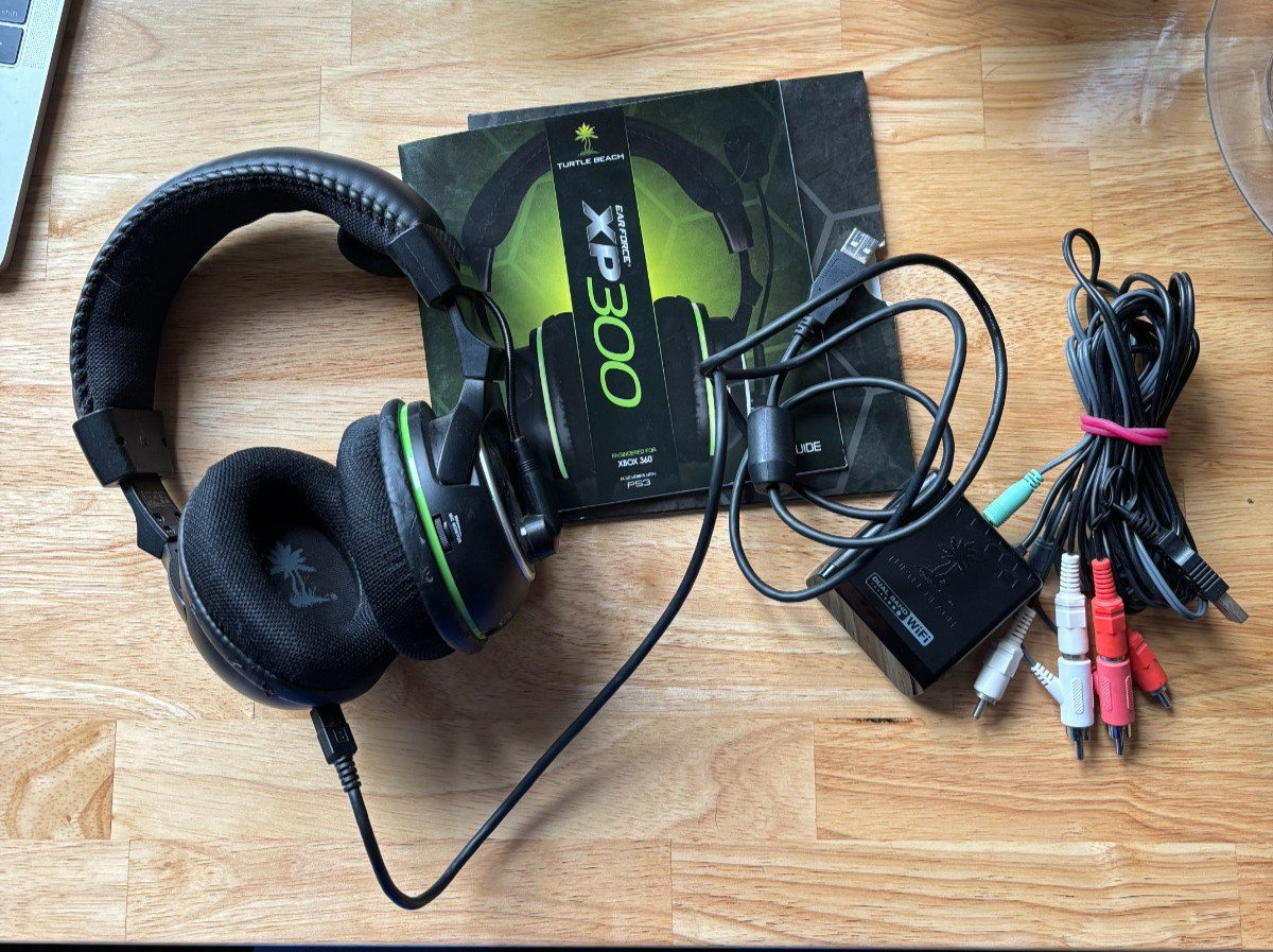 Turtle Beach XP 300 Headset w/Dual-Band Wi-Fi Transmitter-Missing Parts