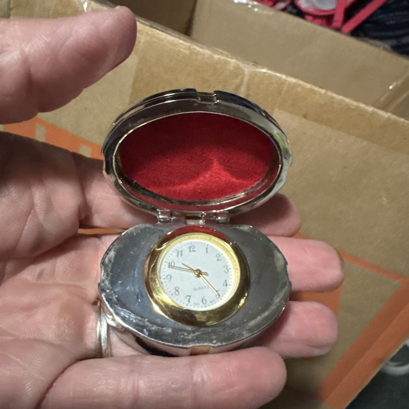Oval Metal Box With Bow With A Clock Inside