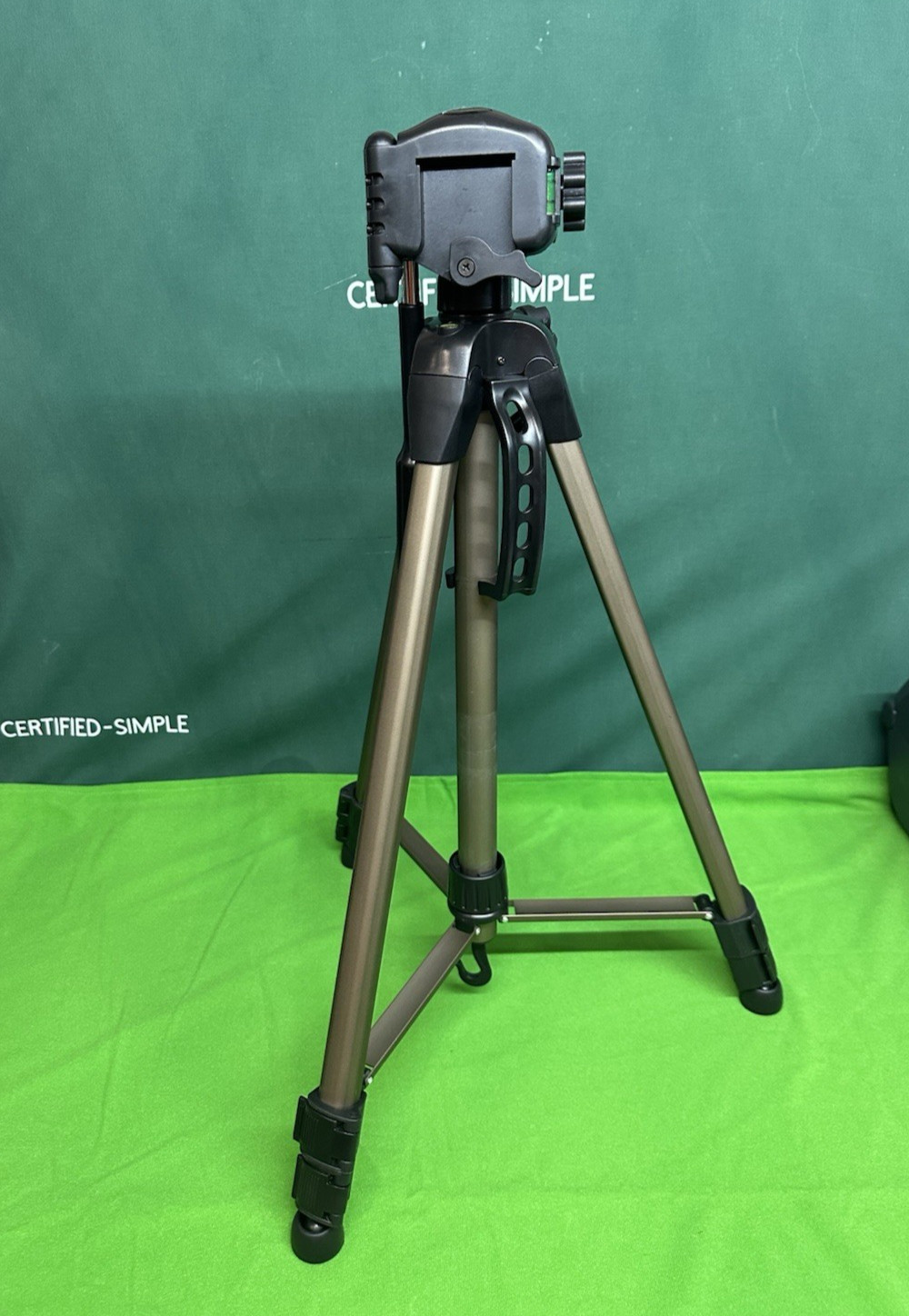 Dolica ST‑400 63" Lightweight Aluminum Tripod