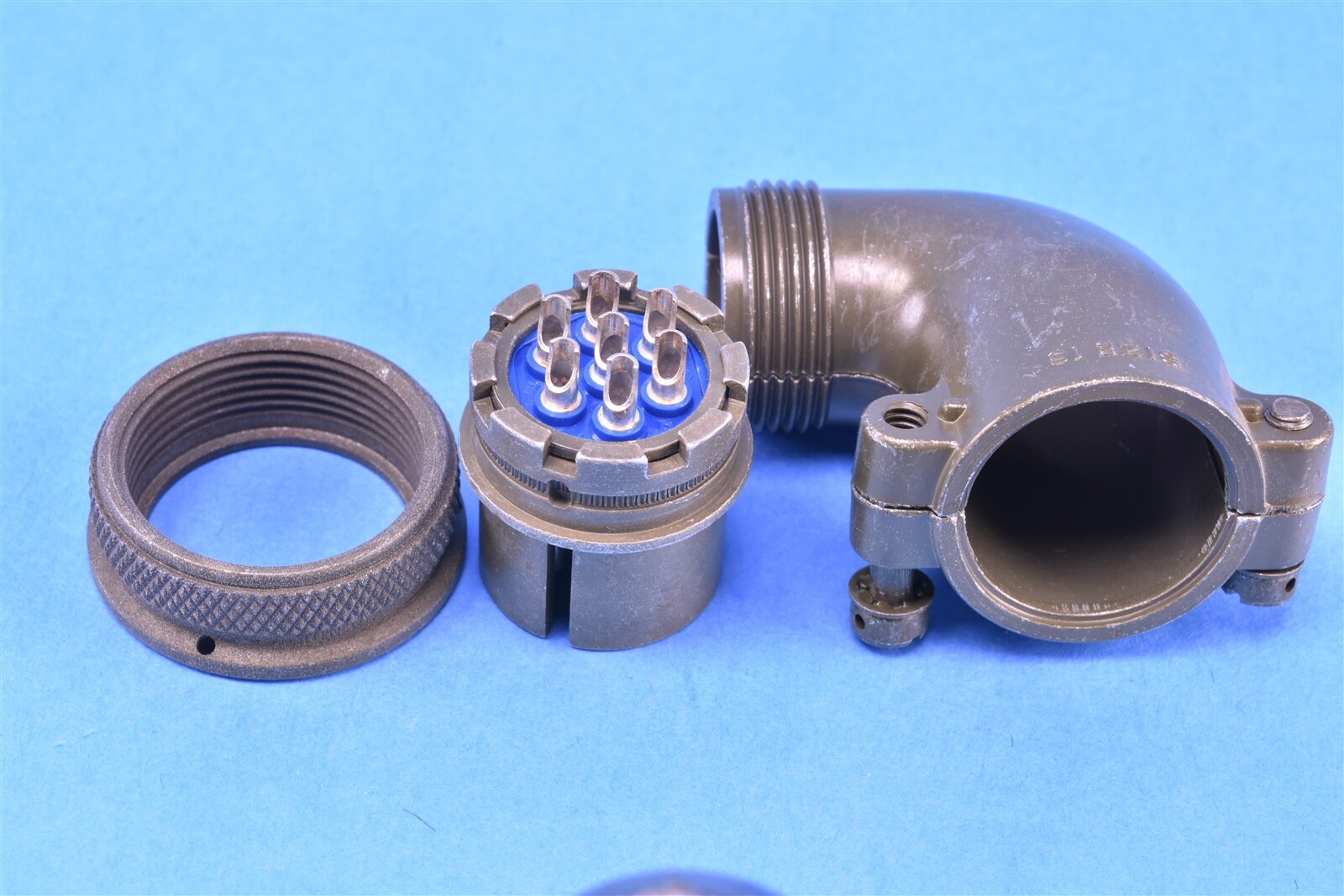 Amphenol R/A Circular Connector P/N: MS3108B16S-1P Size 16 7 Positions