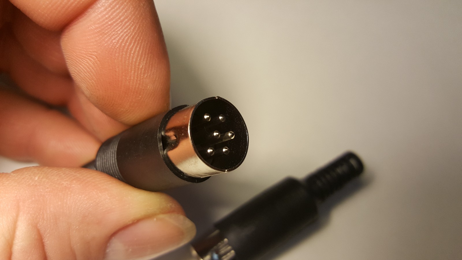 DIN - 6 pin