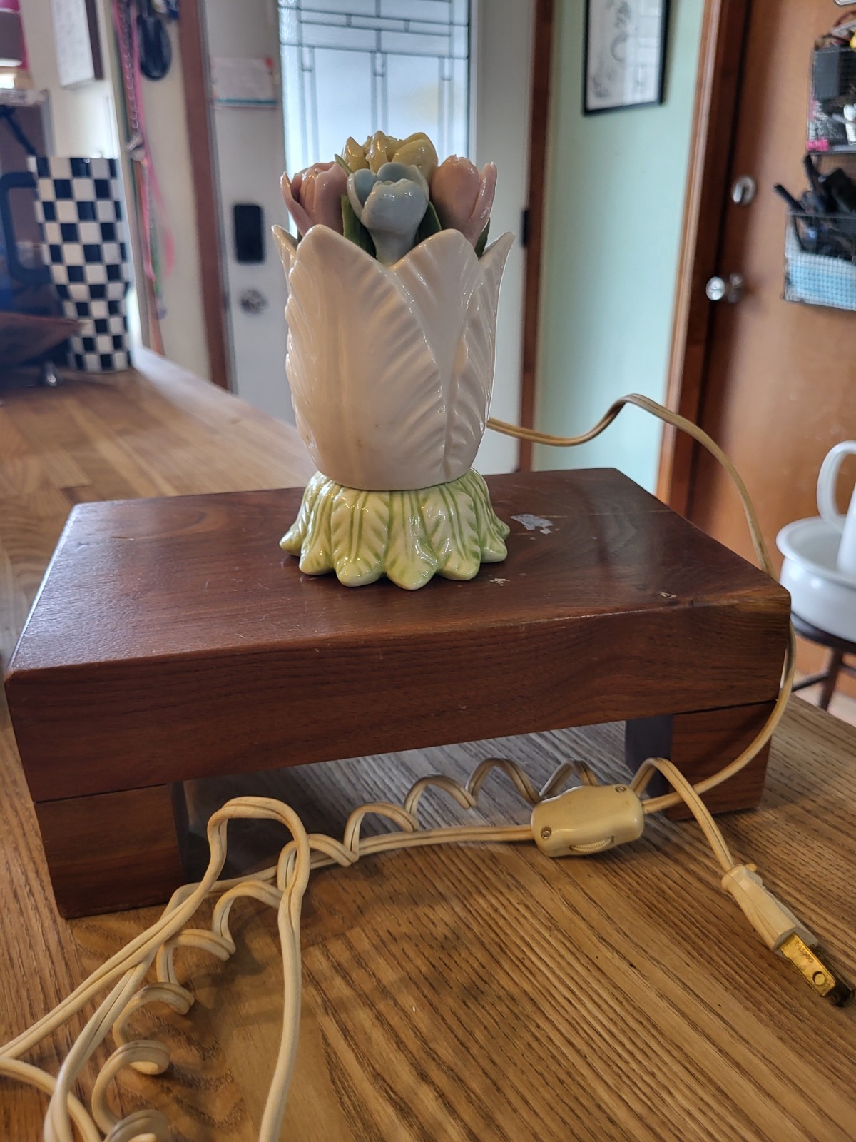 Vintage Porcelain bouquet of Flowers Dresser Lamp Night Light Made In Japan