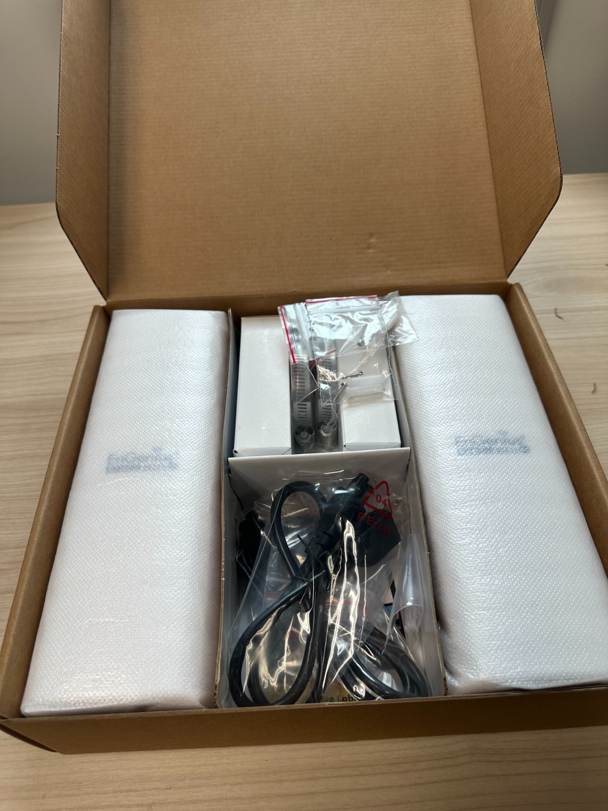 EnGenius EnJet Outdoor Access Point Wave 2 CPE Wireless Bridge (ENH500v3)