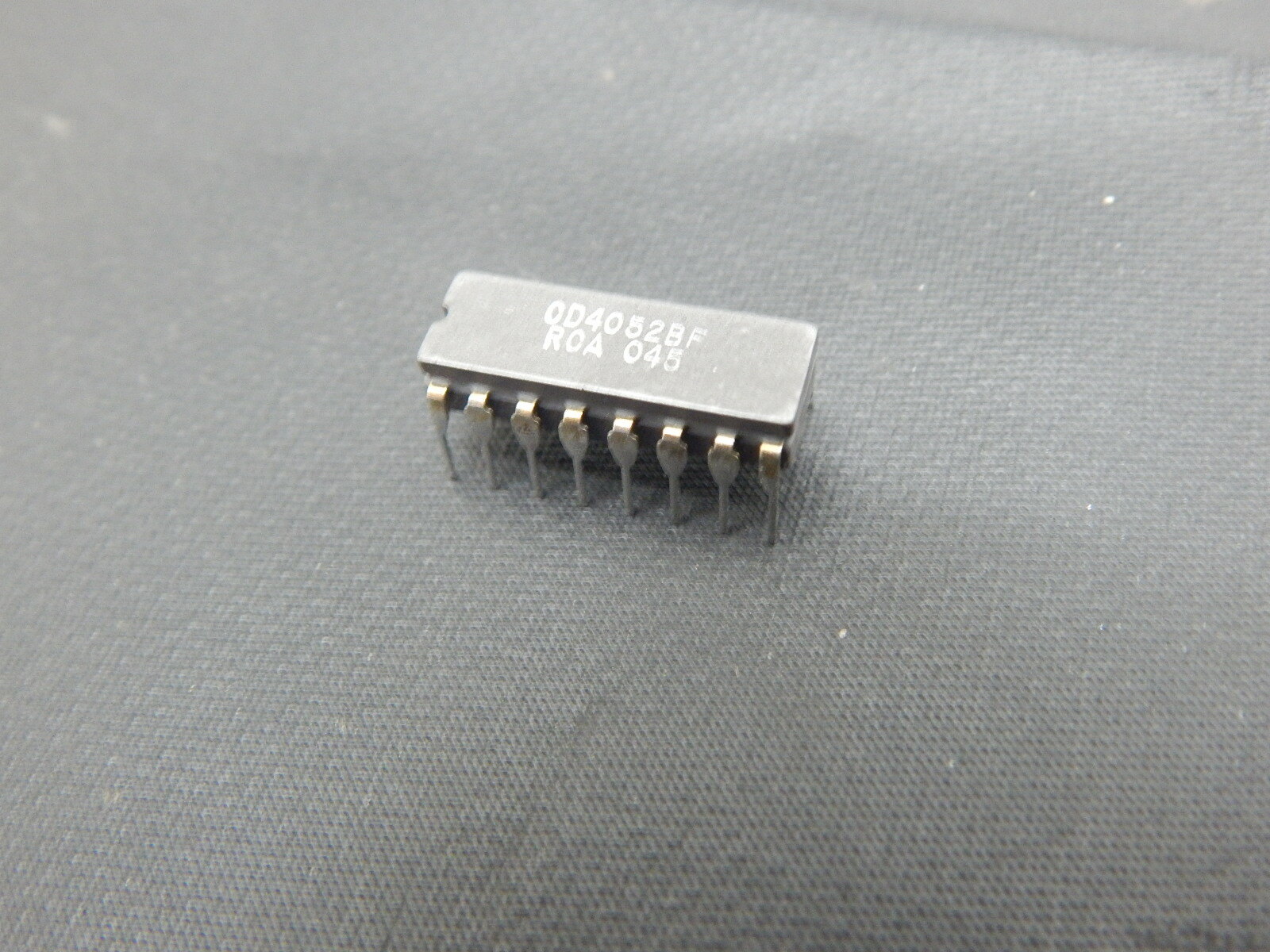 RCA CD4052BF Analog Multiplexer, Dual, 4 Channel, 16 Pin CDIP IC - FAST SHIPPING