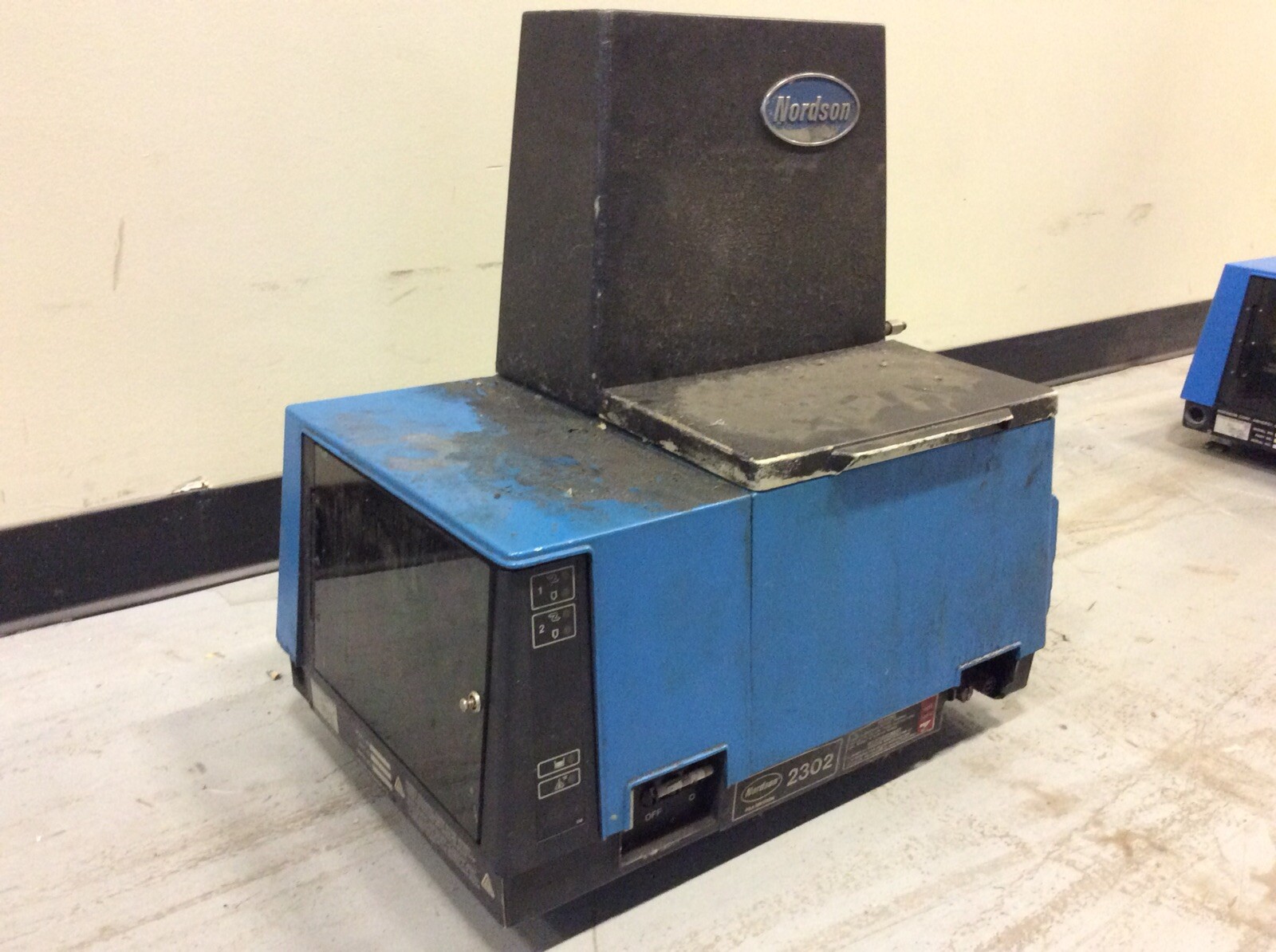 NORDSON 2302 HOT MELT GLUE APPLICATOR (NO GUNS) P/N 276033