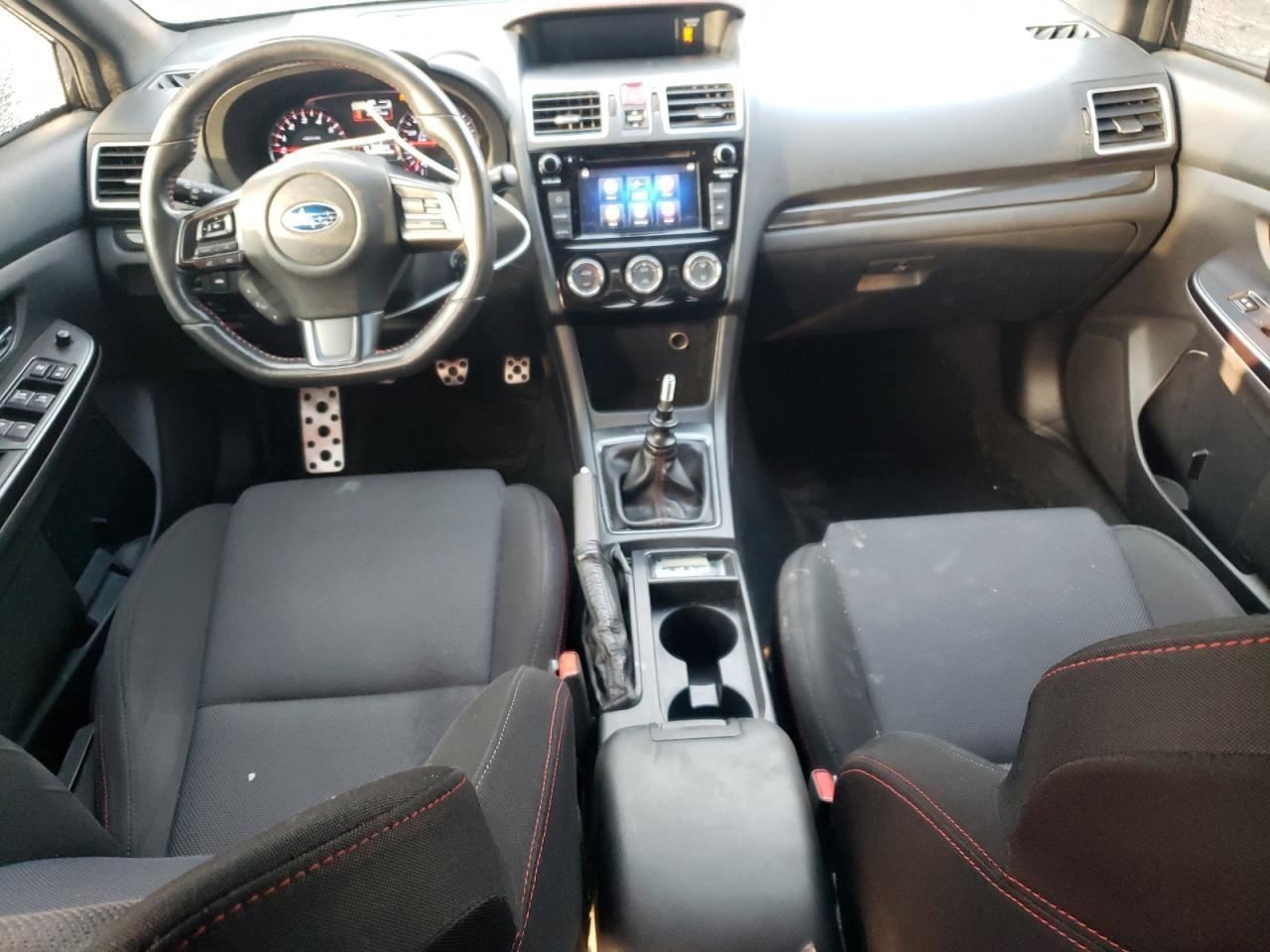 V60 2019 Glove Box 4785945