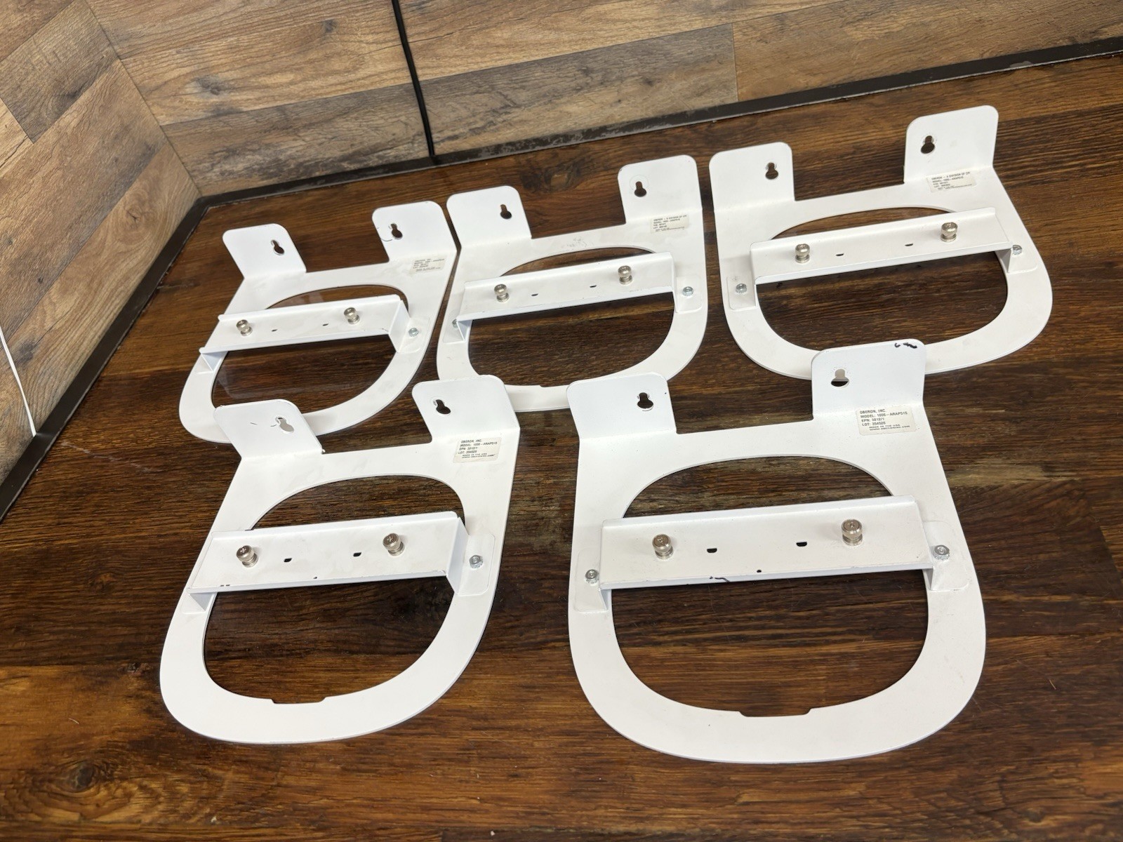 LOT OF 5 Oberon Right Angle Wall mount brackets for Aruba AP515