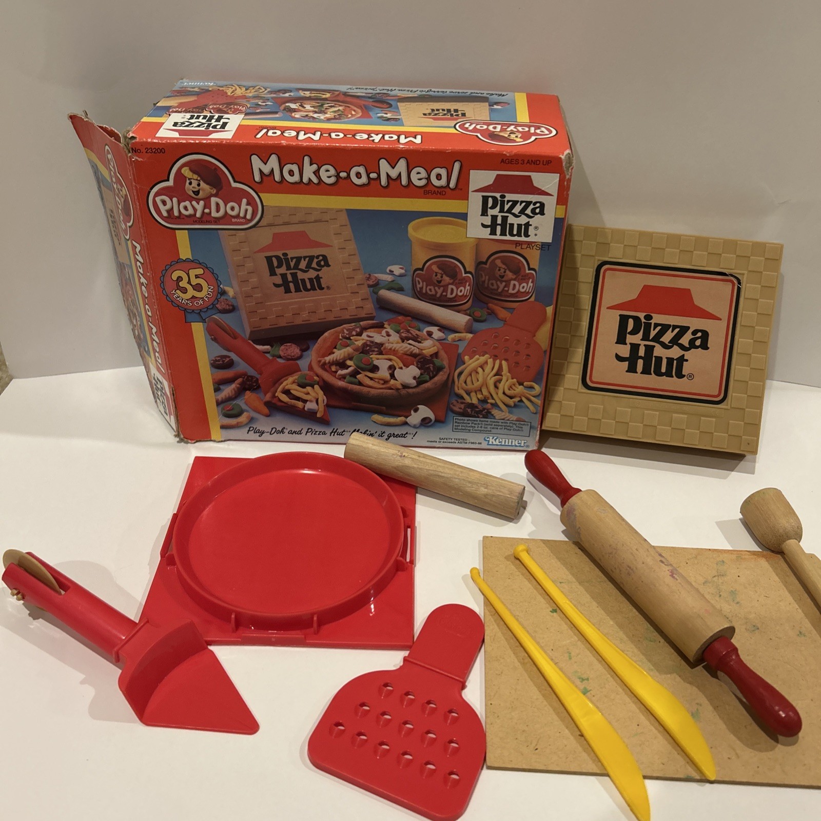 Play-Doh 1990 Pizza Hut Vintage (includes 5 additional pieces not original)
