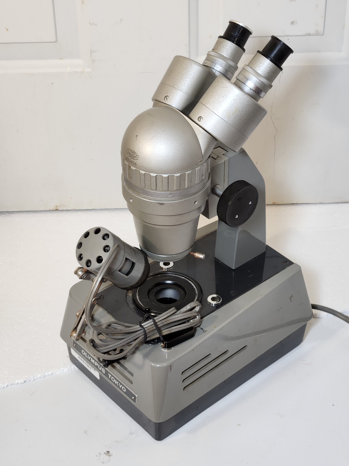 Vintage Olympus Tokyo JM Labratory Stereoscopic Microscope 222406 Working