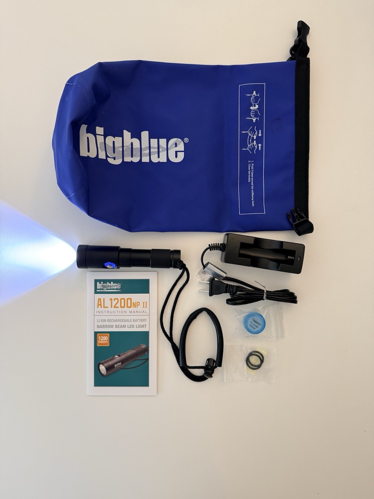 Big Blue AL1000NP 1000-Lumen Narrow Beam LED Light Li ion Rechargeable battery