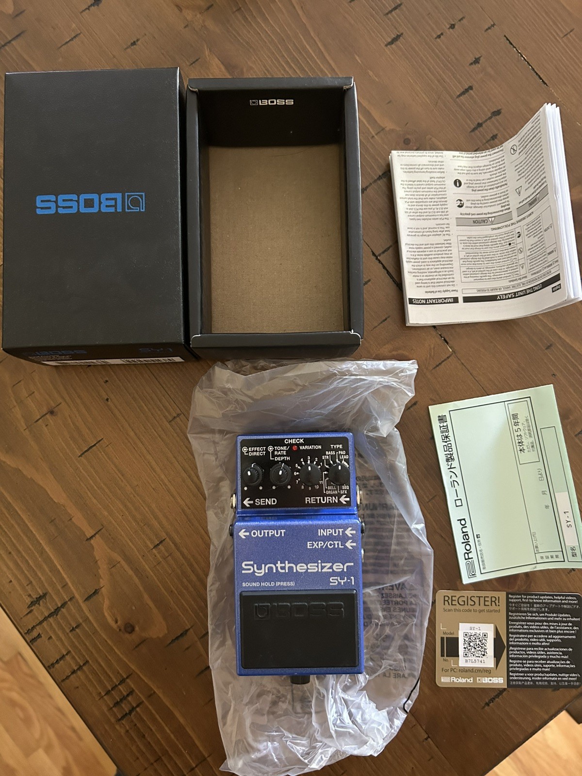 BOSS SY-1 Synthesizer Guitar Effect Pedal