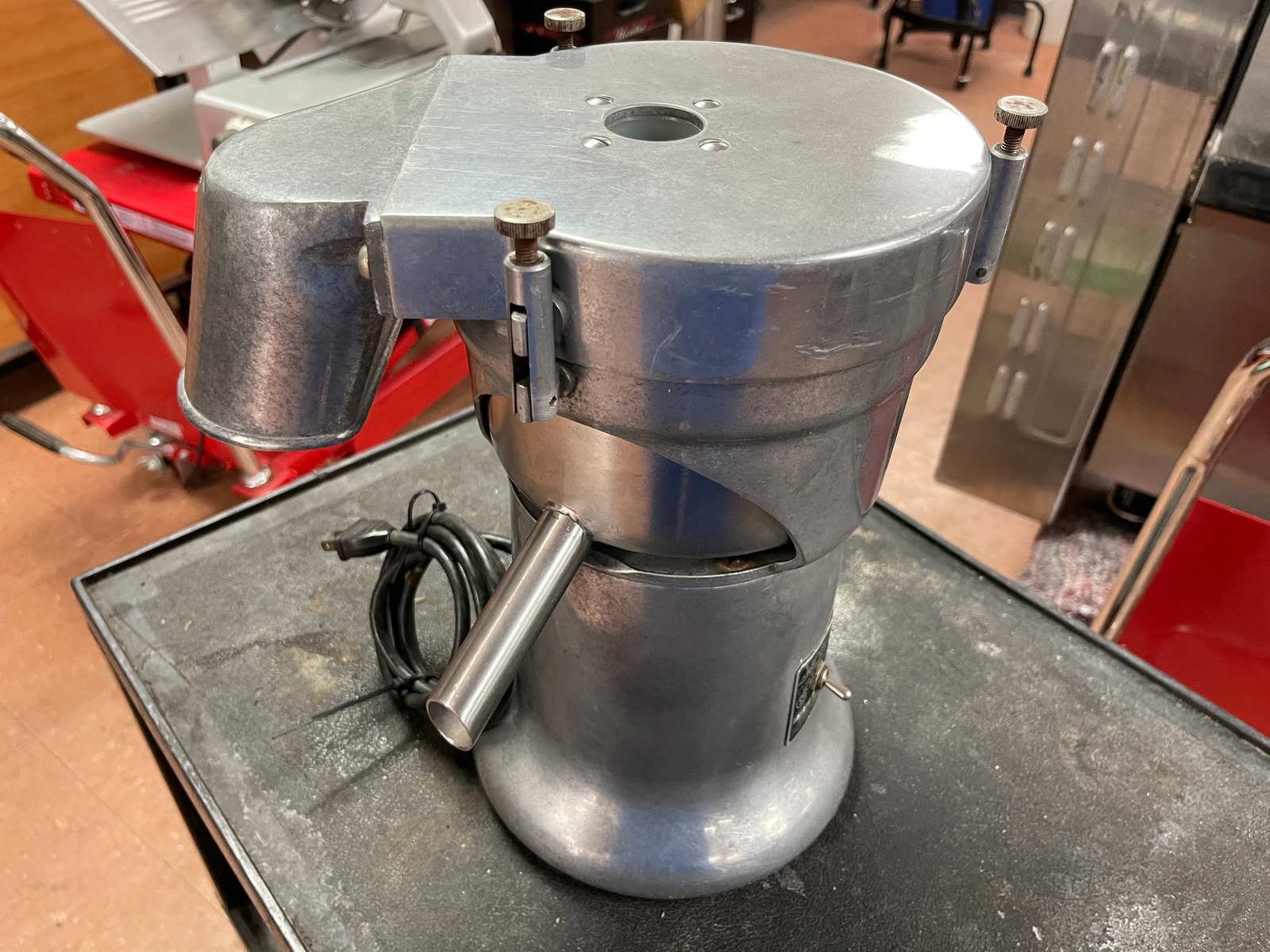 Bennett Junior Commercial Fruit/Vegetable Juicer Model H