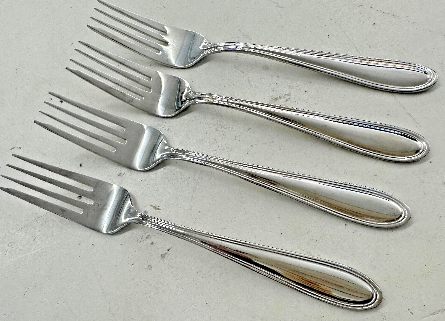 4 Salad Forks Wallace Modern Thread Stainless 18/10 Glossy Outline Edge 7 1/4"