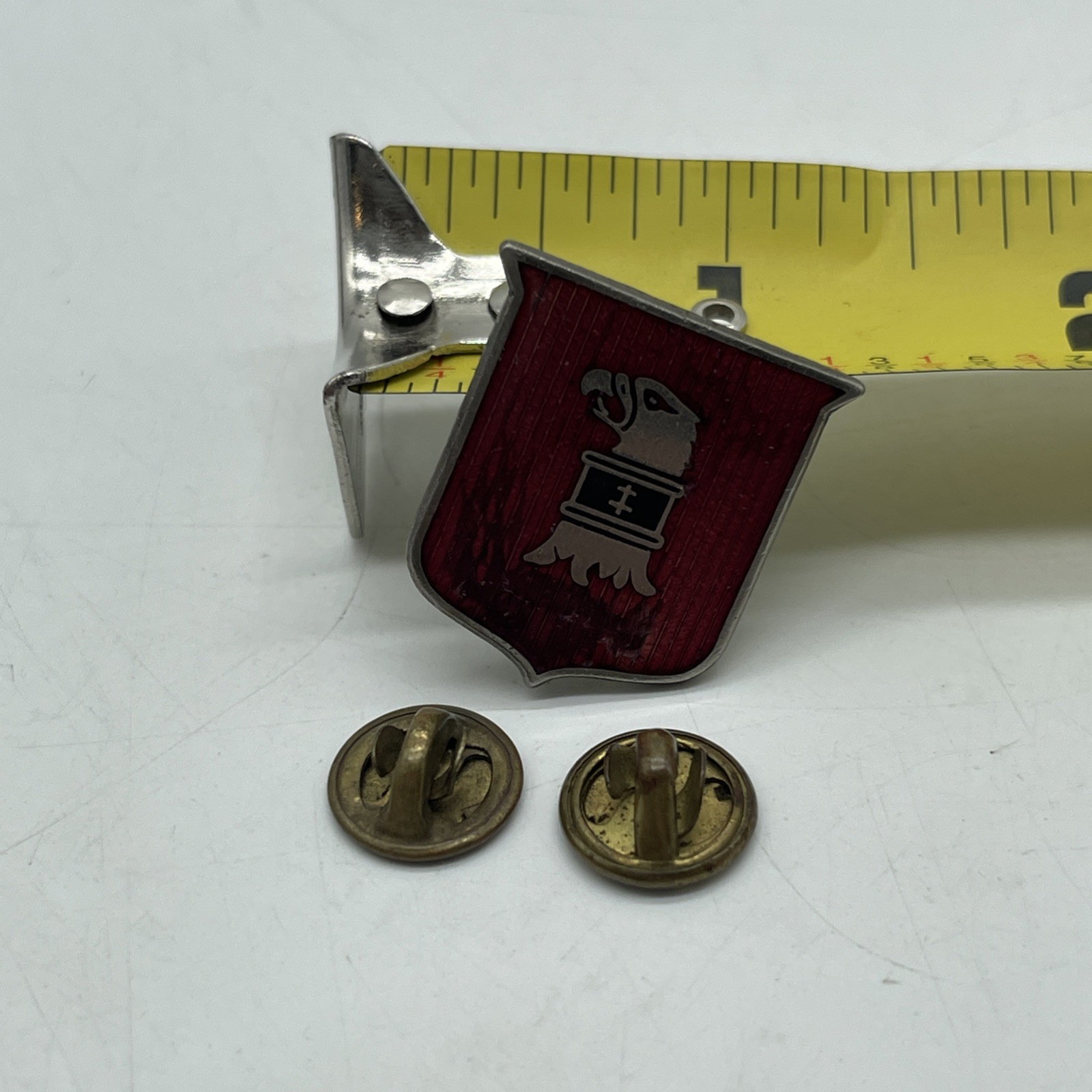 U.S. Military Army 24th Armored Engineer DUI Pin Red Eagle Left Looking