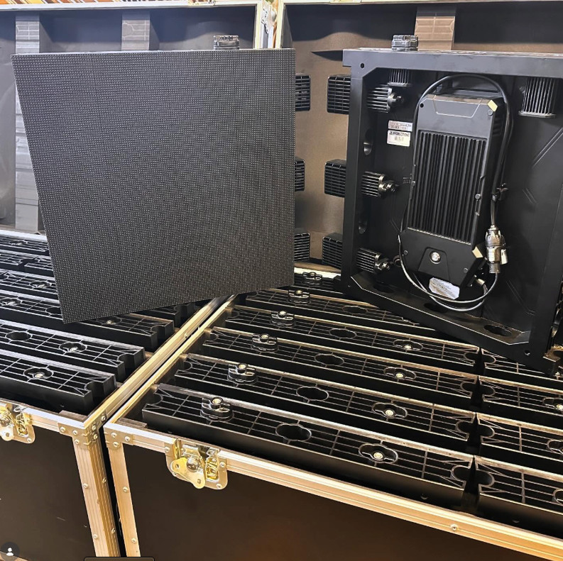 Yestech MG7S 3.9mm Outdoor LED Wall (Lot of 50 with Processor and Accessories)