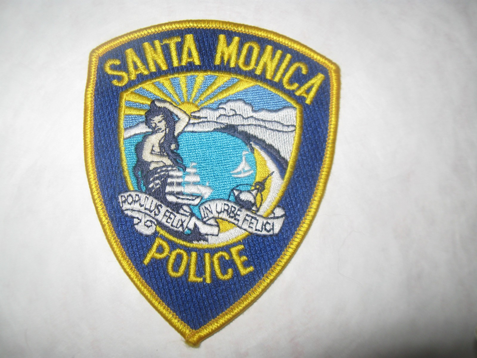 SANTA MONICA CALIFORNIA POLICE PATCH (WHITE RIBBON VERSION)