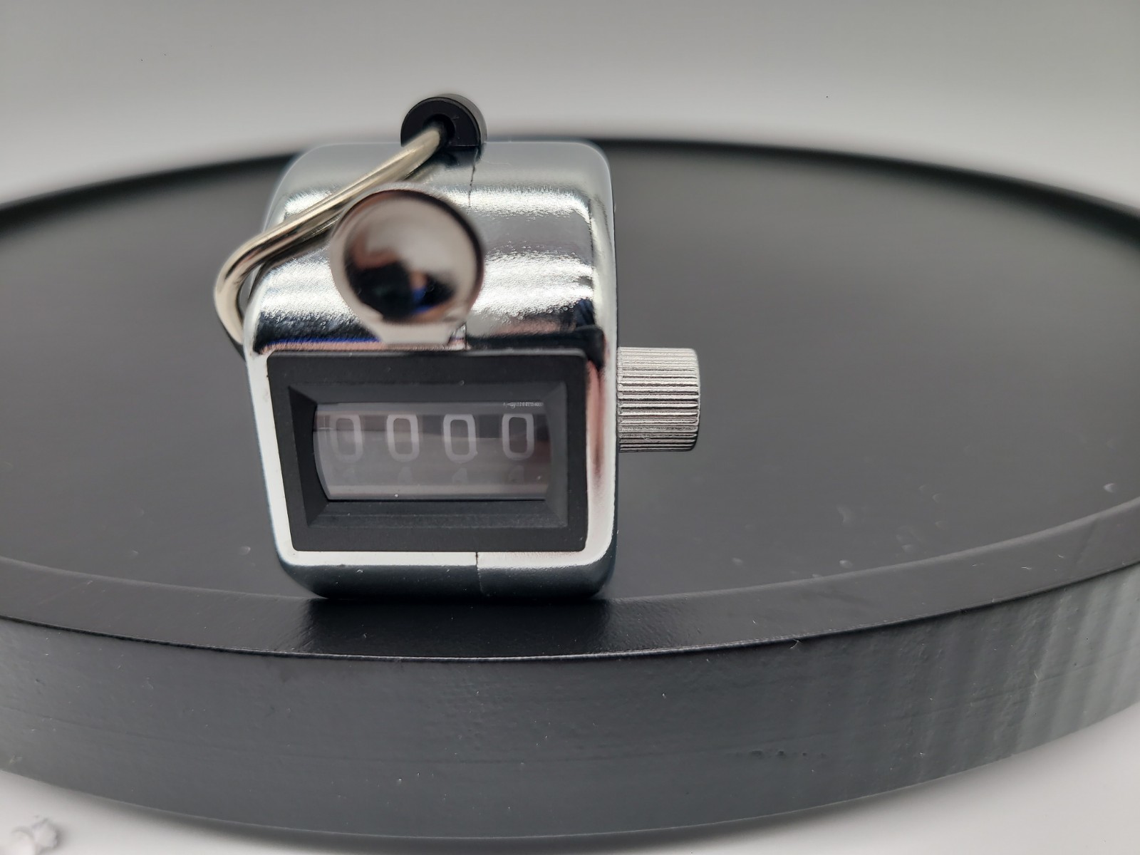 Mechanical hand tally counter with 4-digit display (from 0000 to 9999)