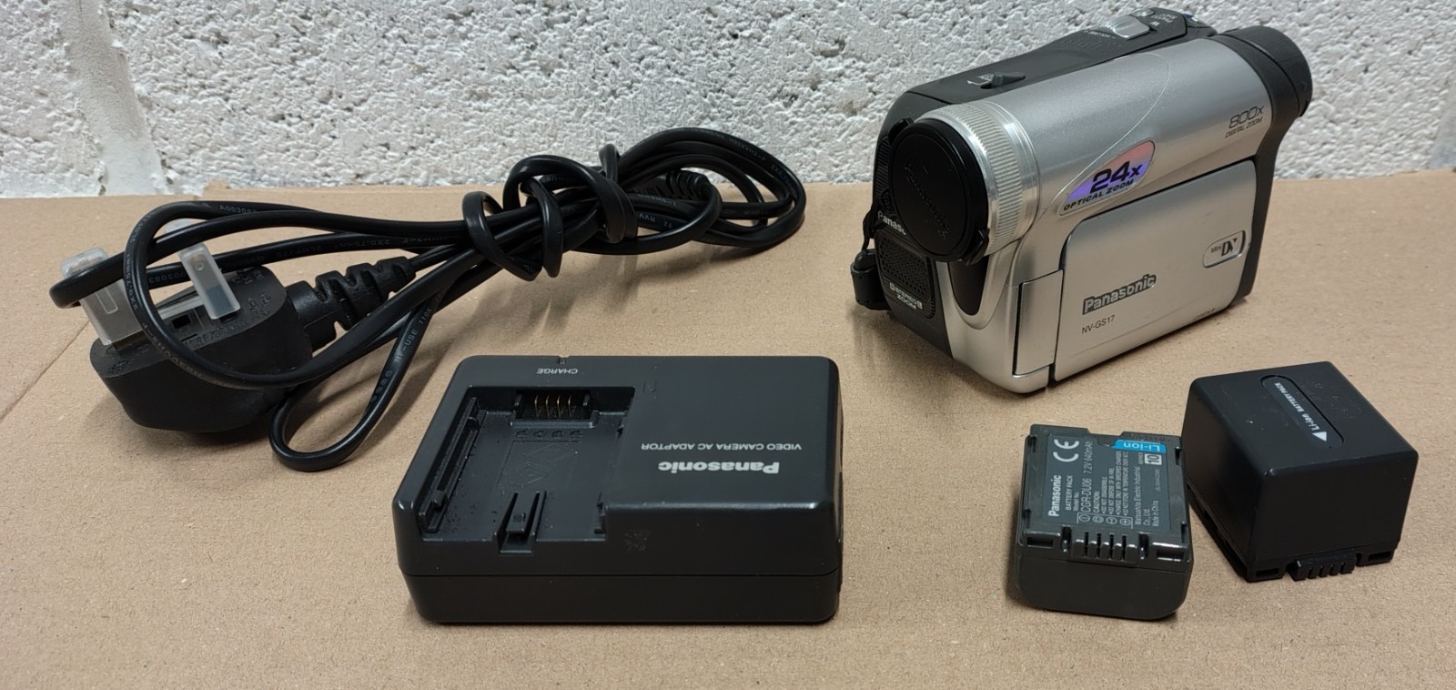 Panasonic NV-GS17EB PAL MiniDV Digital Video Camcorder 24x Optical Zoom