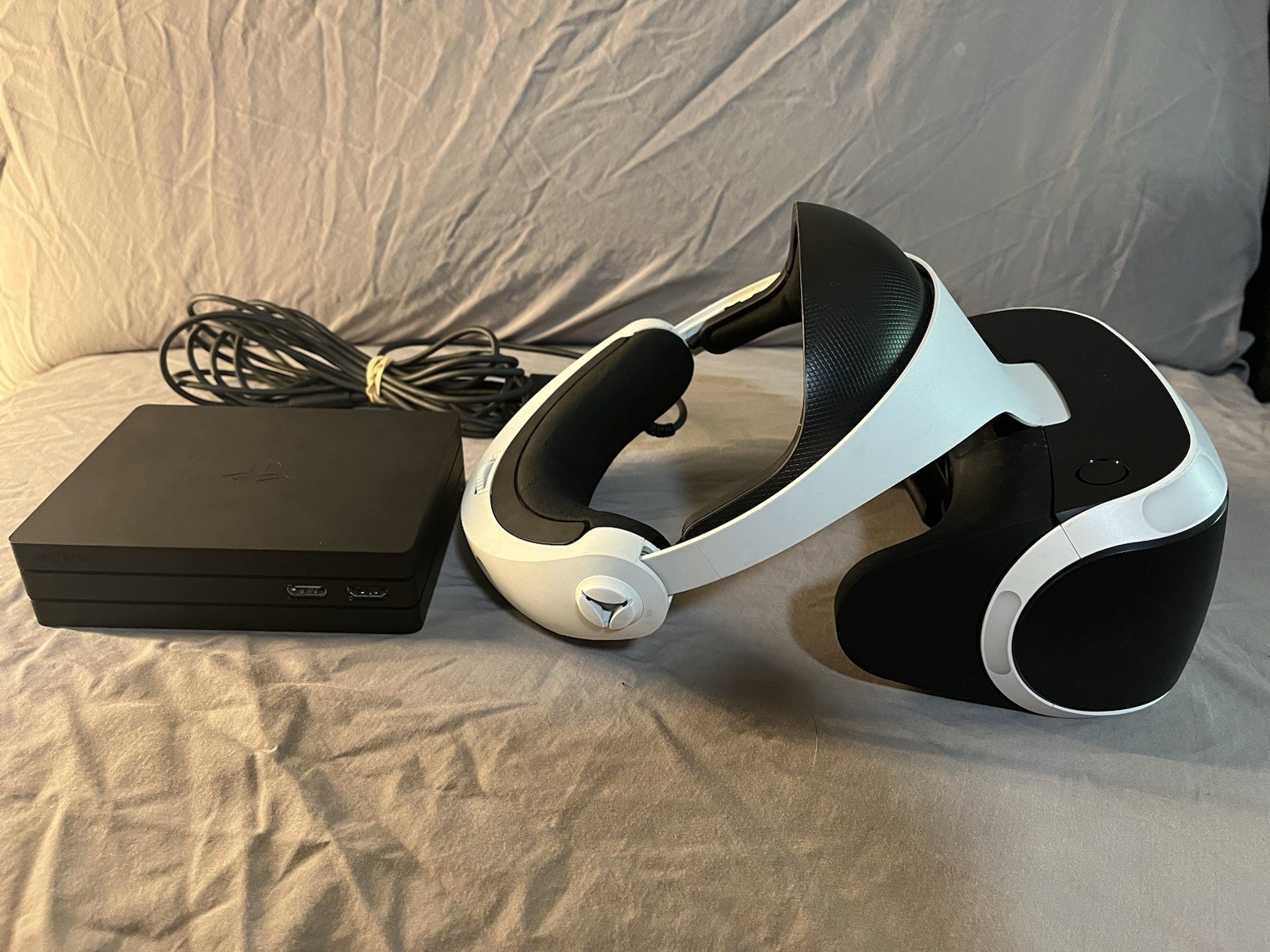 PS VR HEADSET AND PROCESSOR ONLY Tested