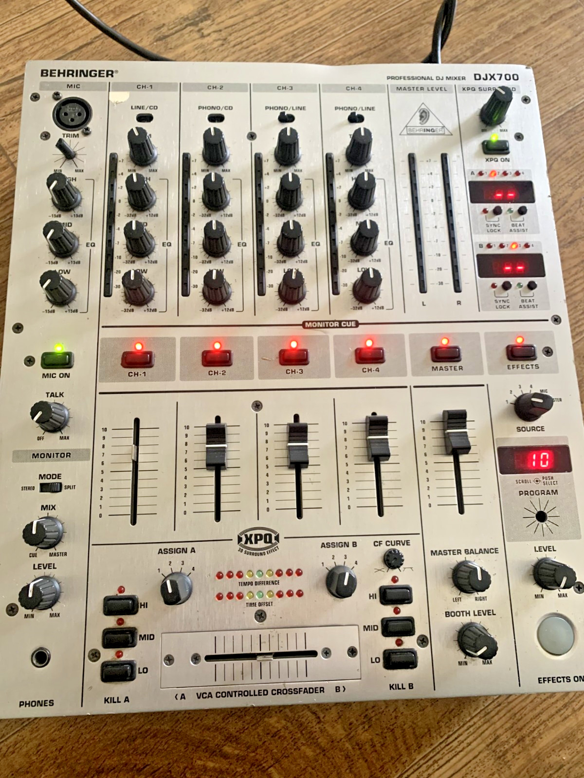 Behringer DJX700 Professional DJ Mixer 5-Channel BPM counter Tested.