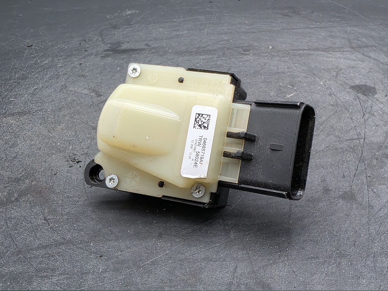 OEM Mopar Ignition Switch 4685719AI Used