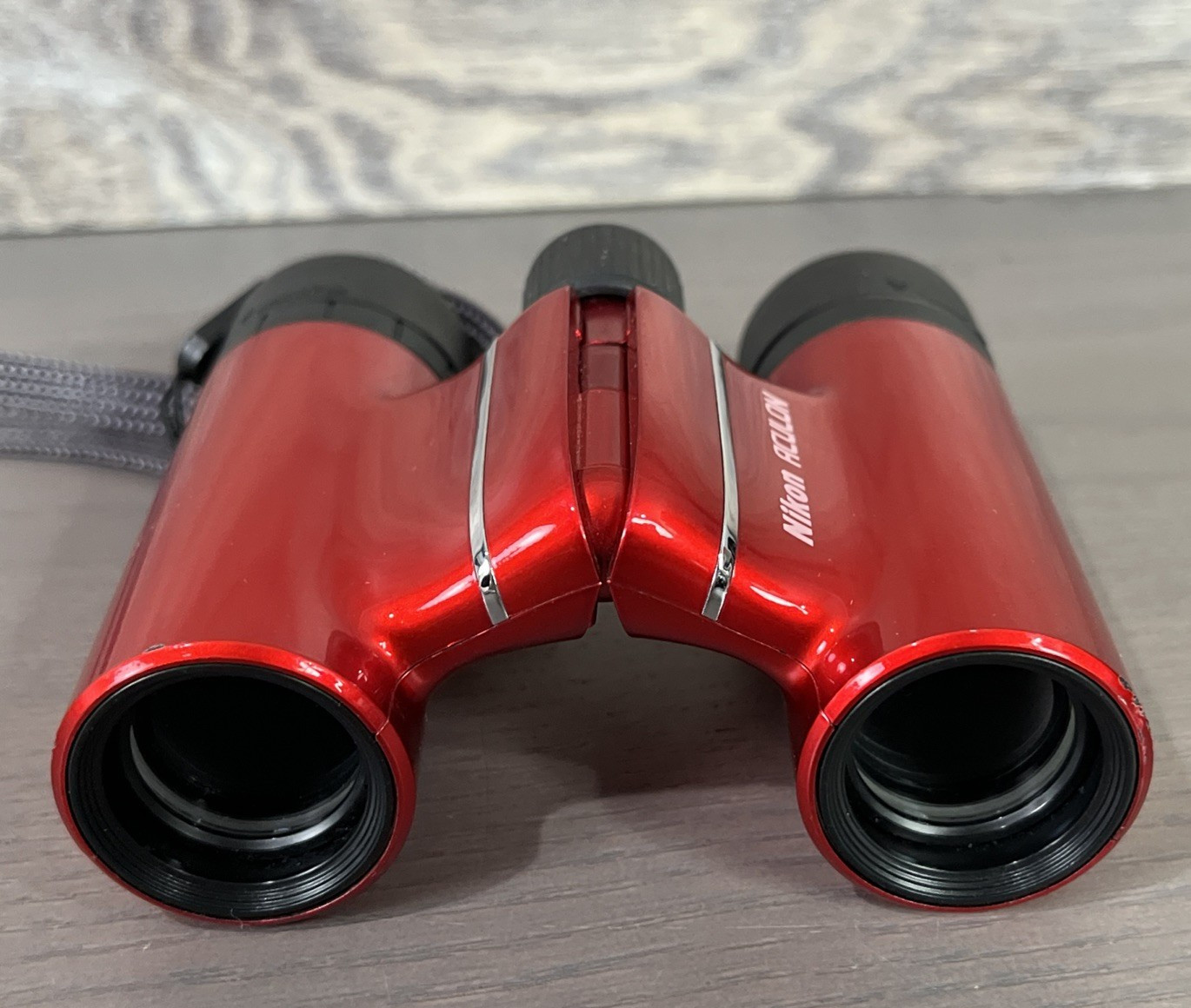 Red Nikon Aculon 8x21 T01 Binoculars