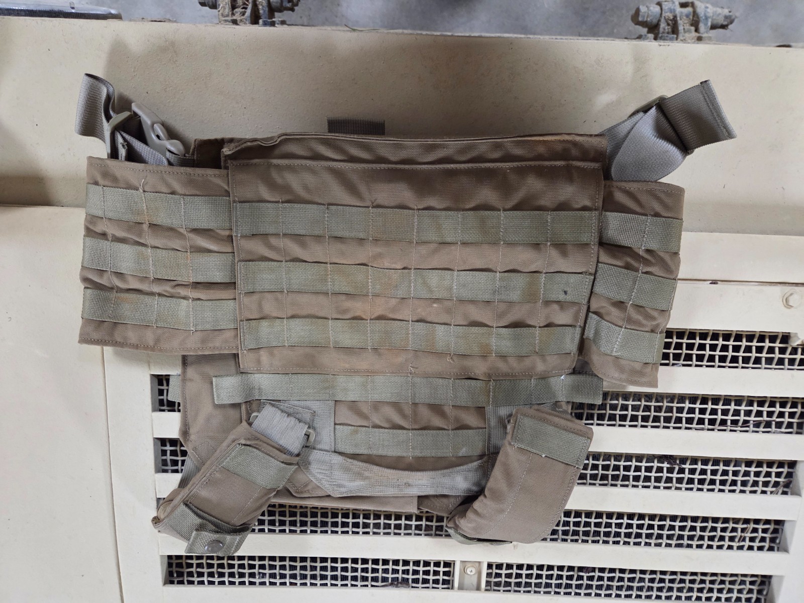 Beez Combat Systems medium plate carrier BCS