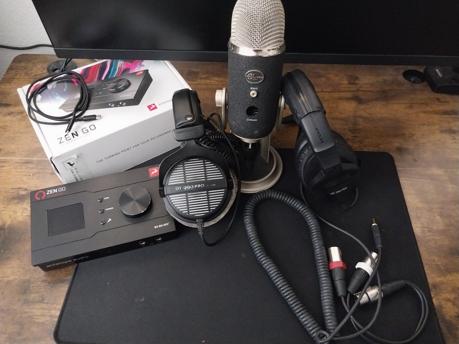 Antelope Audio Zen Go USB-C Audio Interface, HD 280 Pro, DT 990, Blue Yeti Pro
