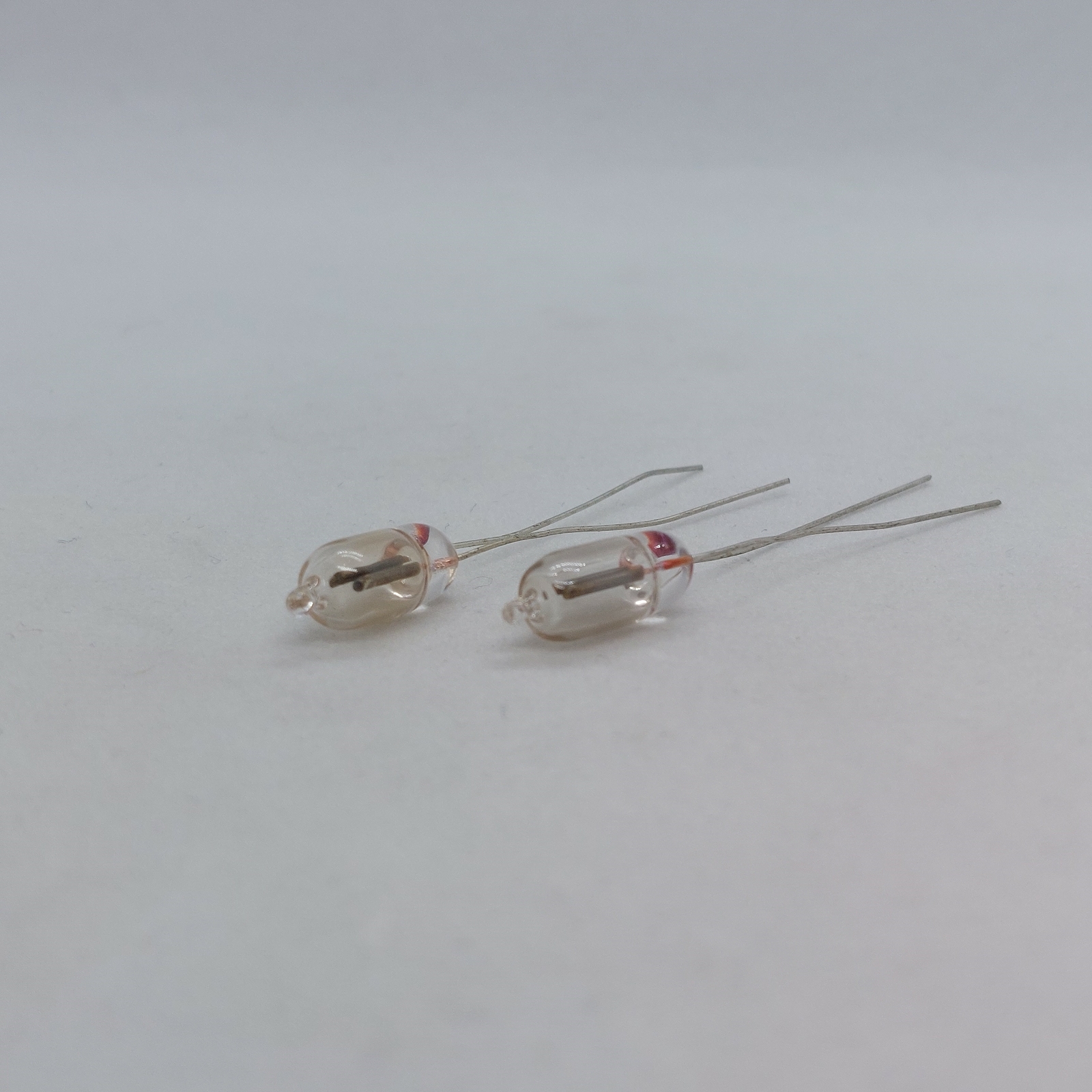 16/30SB NEON LAMPS NOS WIRE ENDED 2 PIECES