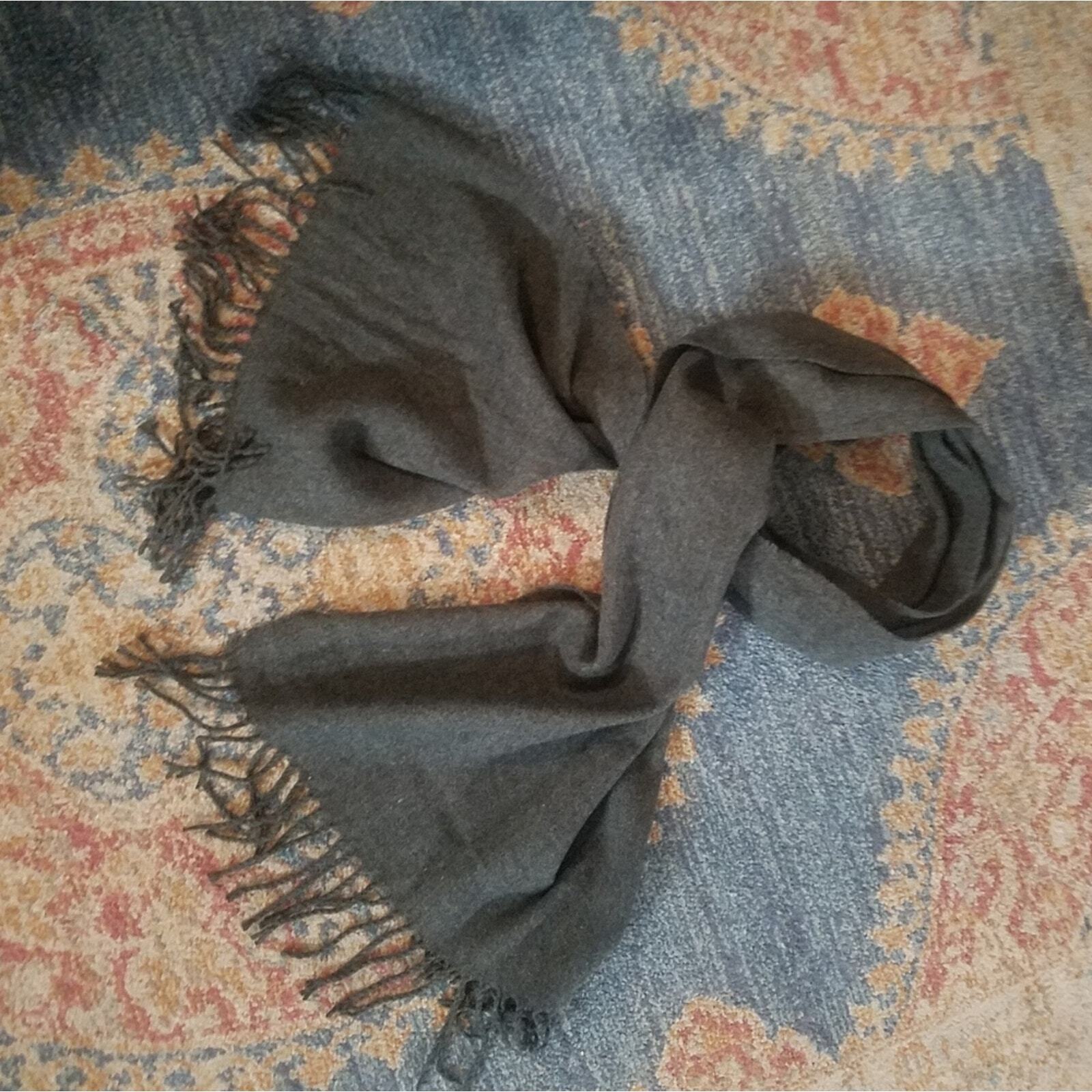H&M gray long men's scarf size 71x20