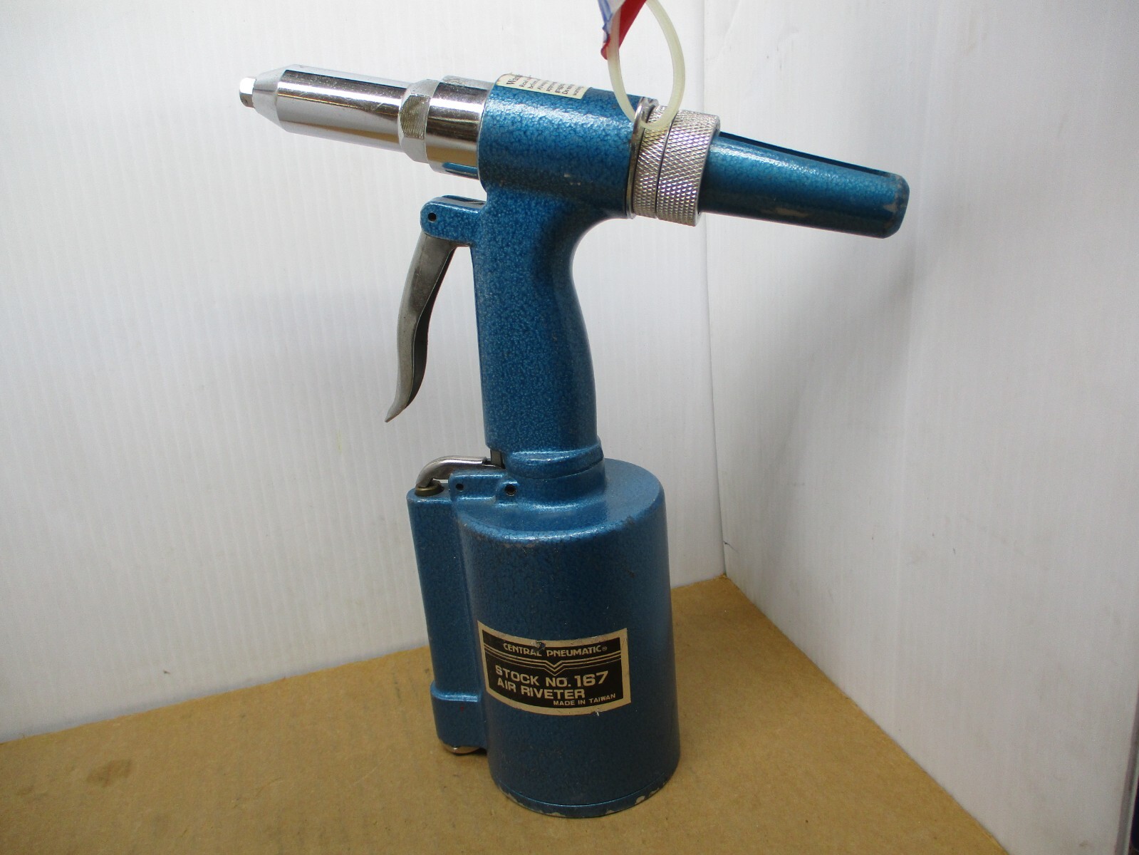 CENTRAL PNEUMATIC 167  AIR HYDRAULIC RIVETER