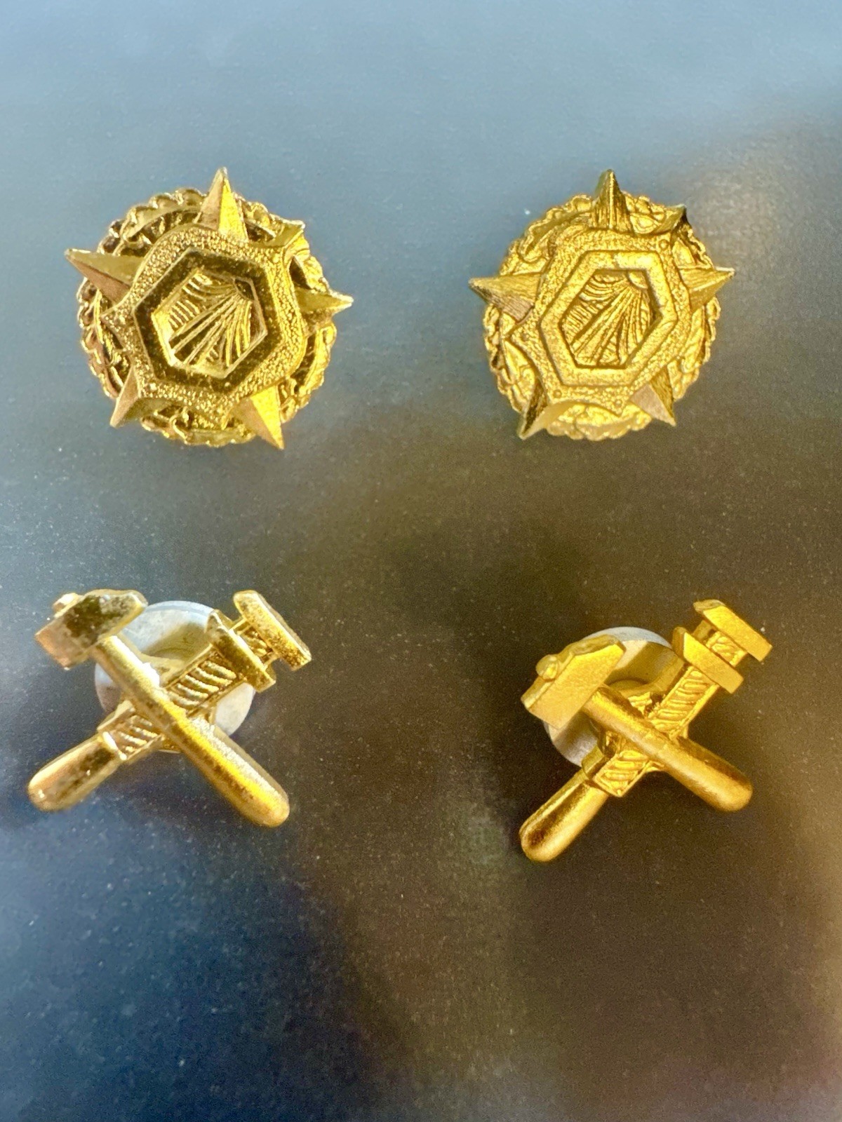 2 pairs of soviet military emblems. new original. Gold Color