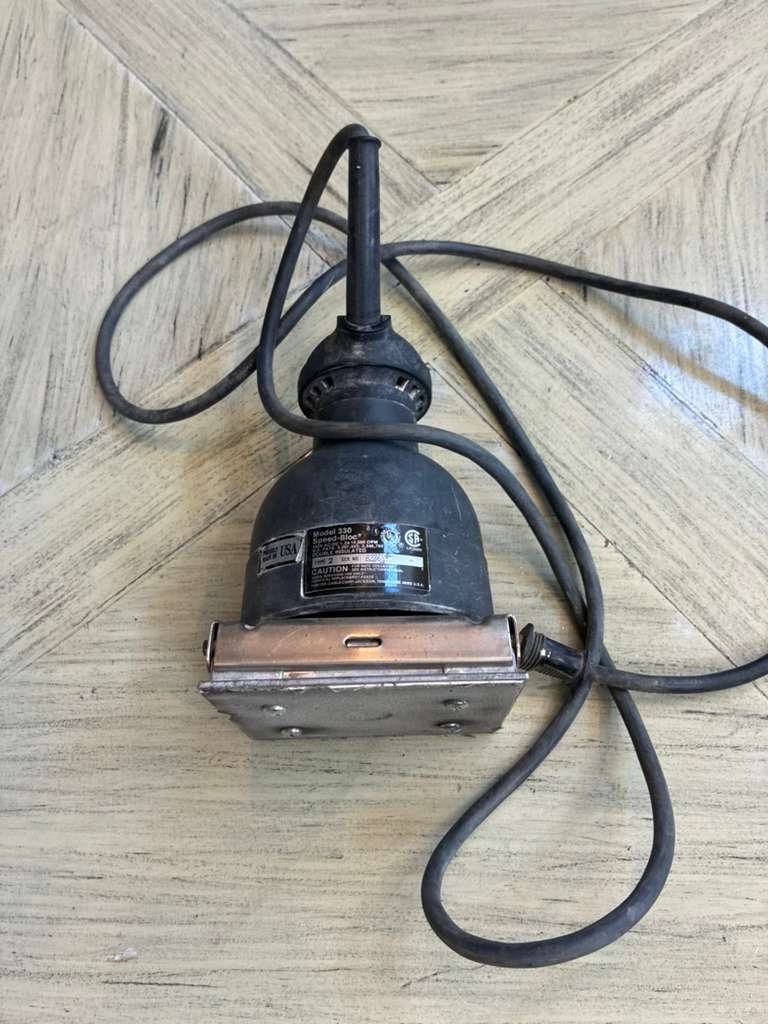 Porter Cable Speed-Bloc Model 330 1.2A Type 2 Sander S/N 2409 Needs Soft Pad