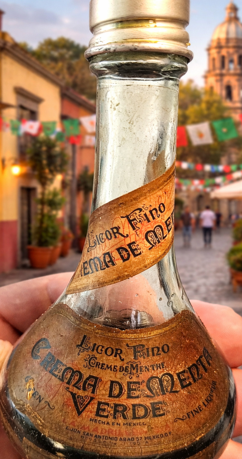 Crema De Menta Verde Licor Fino 1/10th pint empty glass shaped bottle
