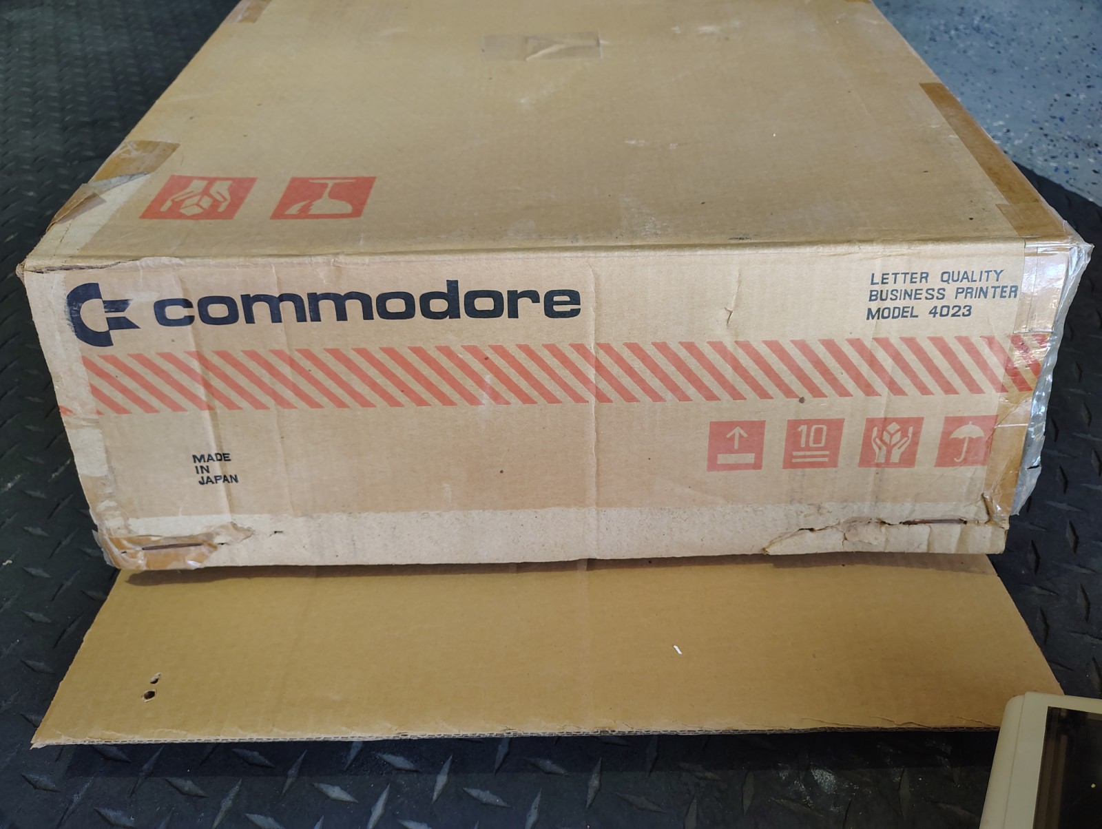 Commodore Printer-4023-Paper Advance Computer Printer Tractor Feed ***READ***