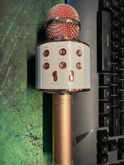 iJoy OPEN MIC Bluetooth Speaker & Karaoke Microphone 5 Hr Playtime with box