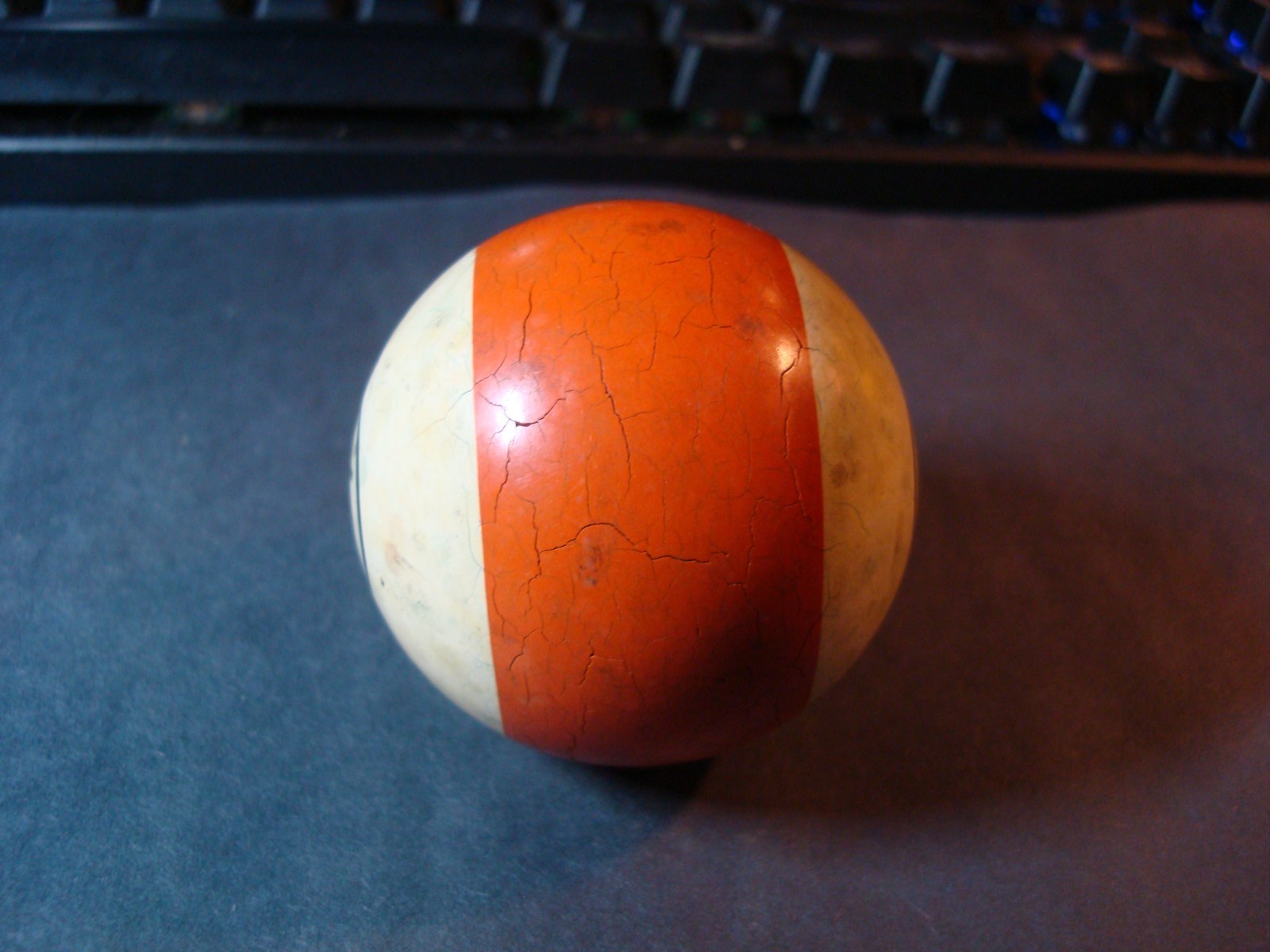 Brunswick Ivorylene Dart clay balls