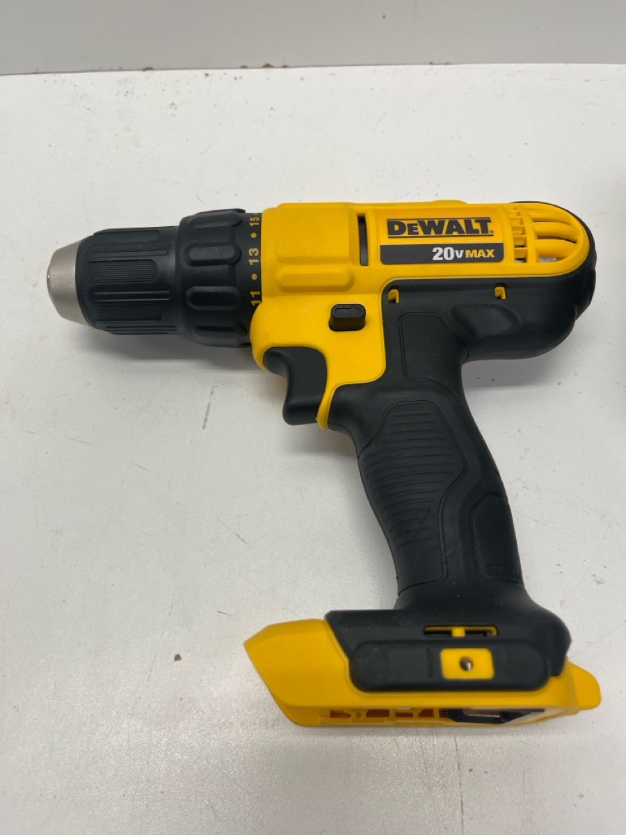 DEWALT COMBO 2BATT/2DRILLS/1CHRG (P08035318)