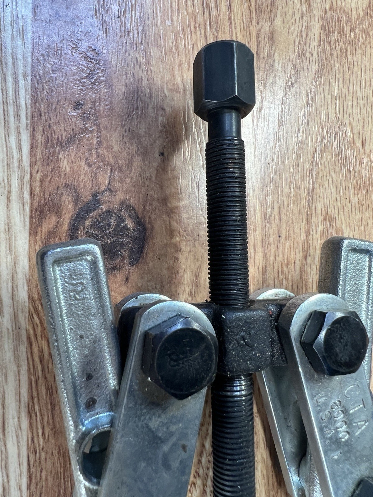CTA 8000 2- JAW Reversible Adjustable Gear Puller 4” Super Clean